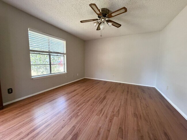 1404 Fairview Dr