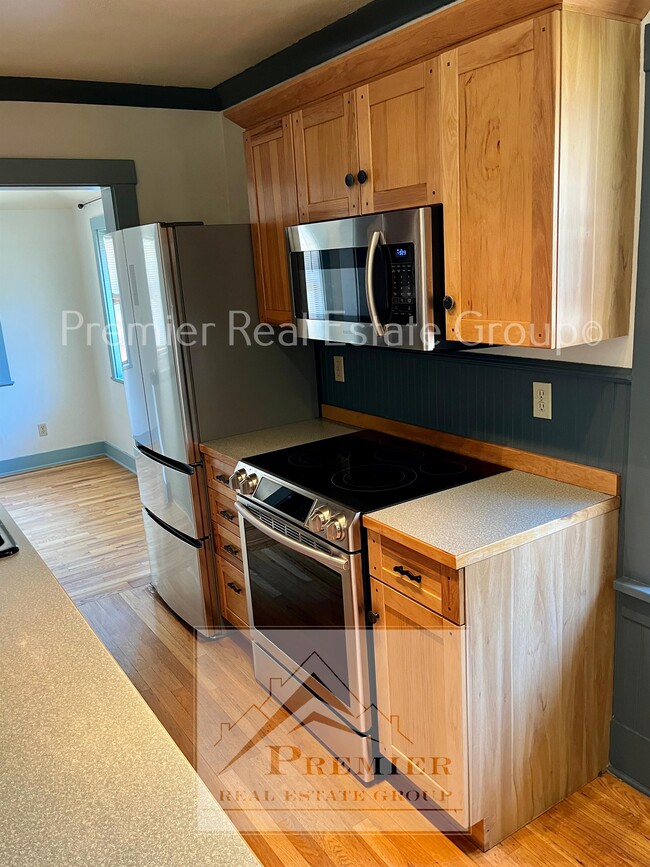 Photo - 2021 N El Paso St