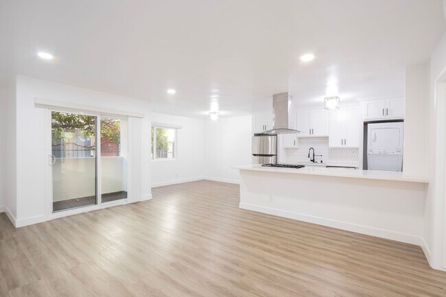 1235 N Ogden Dr