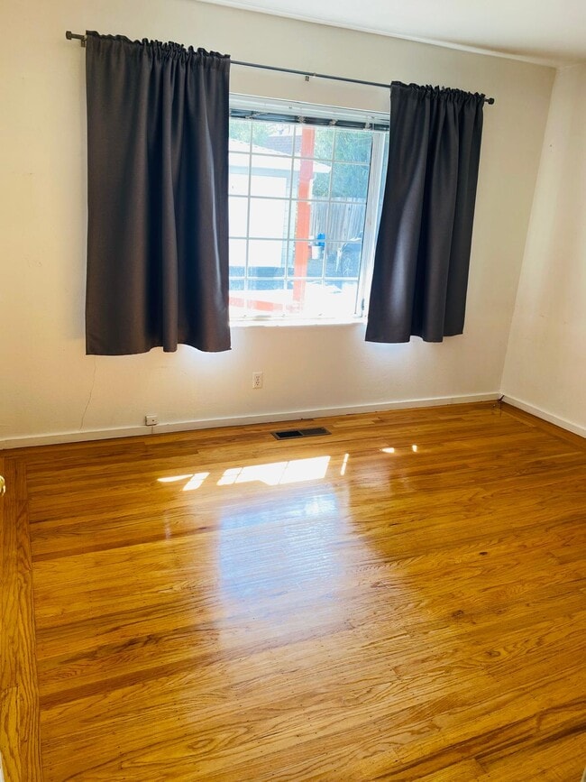 Bedroom # 2 - 3765 Mosswood Dr Unit 3765 Mosswood Dr.