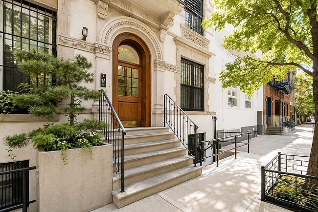 Photo - 323 E 8th St Unit 2-A
