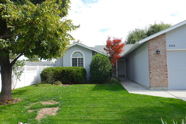Building Photo - Three-Bedroom with Great Back Yard