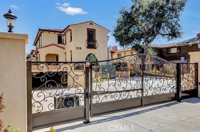 Building Photo - 328 E Live Oak St Unit 6