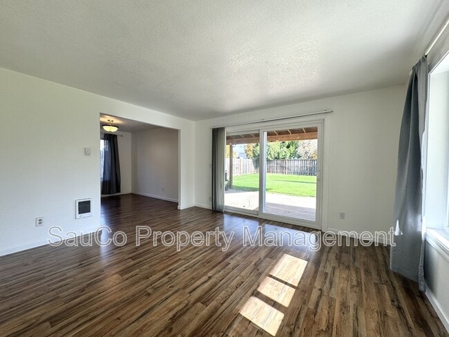 Photo - 992 S Palmetto St