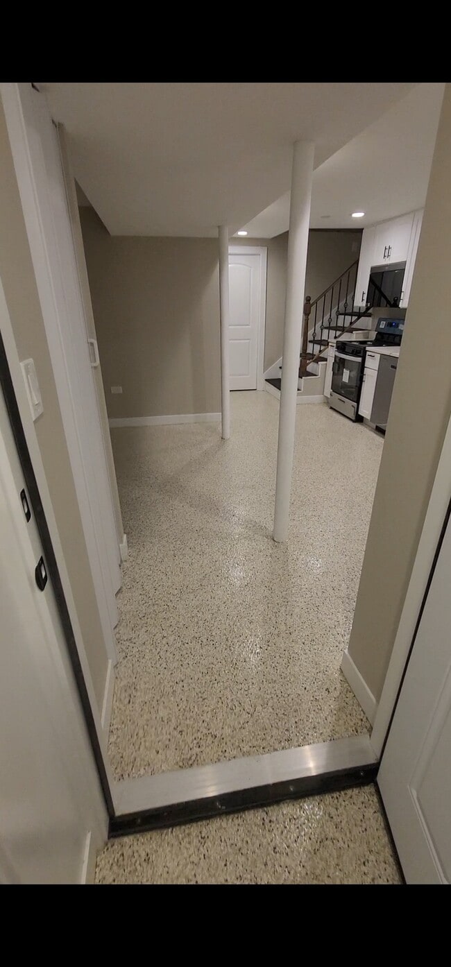 Building Photo - 3628 W 64th St Unit 1 Rental