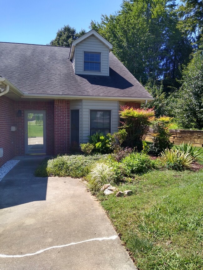 Building Photo - 103 Pinewood Dr Unit 103 Rental