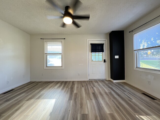 Photo - 579 W 16th St