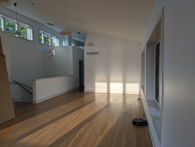 Photo - 3258 Gillham Rd Unit second floor apartment