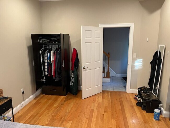 1-2 Boardman Place - 1-2 Boardman Place Apartment Unit 1 Room 1