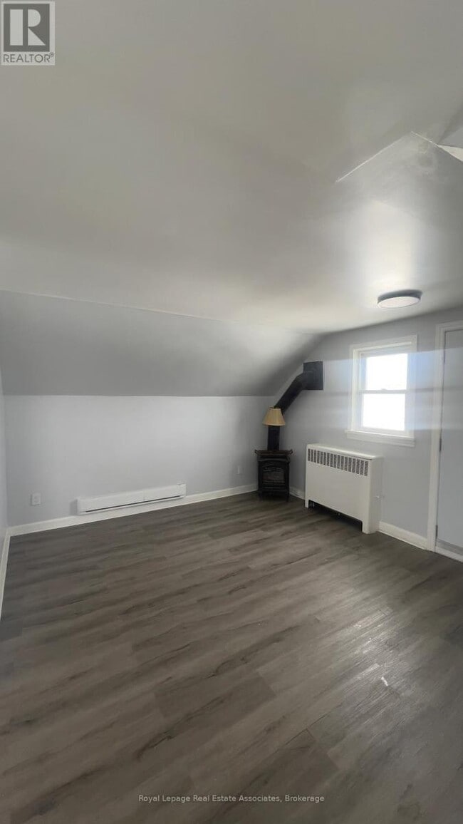 Photo - 5957 Barker St Unit 3