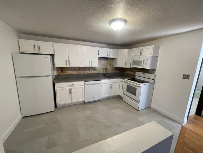 Building Photo - 224 Main St Unit 1B