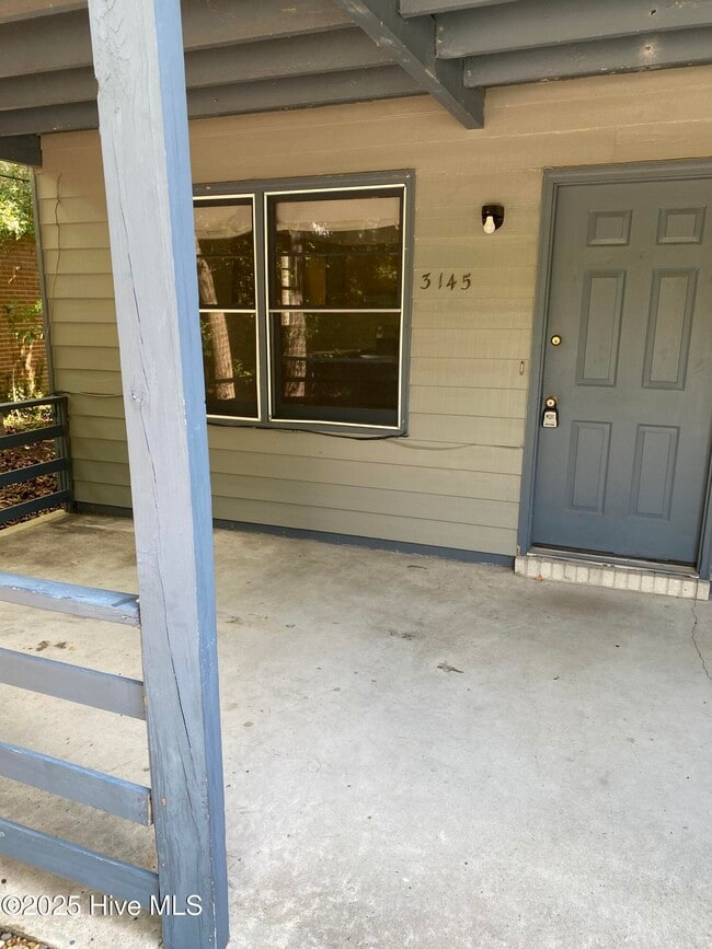 Building Photo - 3145 Caswell St Rental