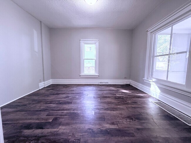 Photo - 3-Bed House in Waterloo