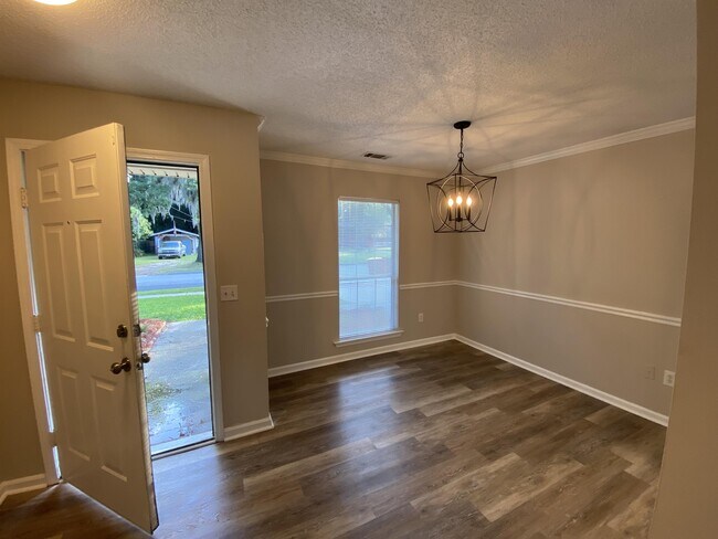 Photo - 1603 Hendry Ave