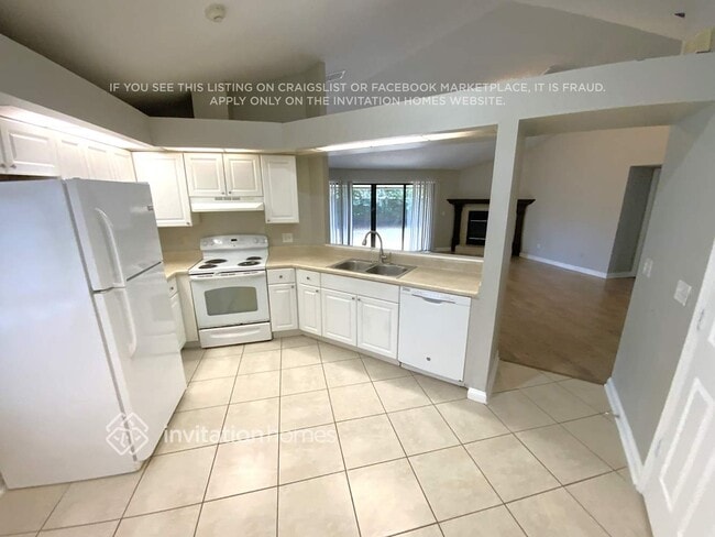 Photo - 4859 Wallingford Pl E