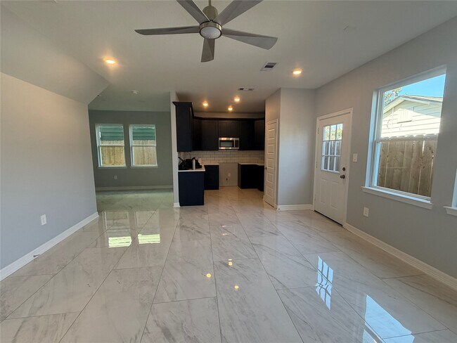 Photo - 9307 Noel St