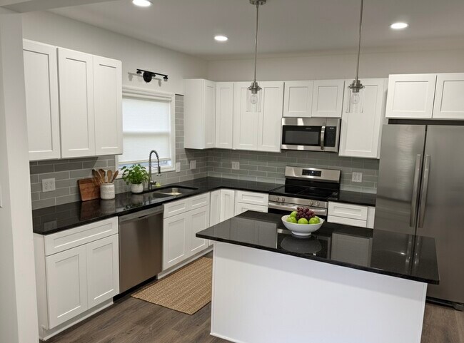 Photo - 2827 E 5th Ave