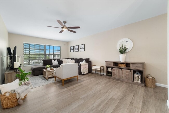 Photo - 2201 NE 66th St Unit 1323
