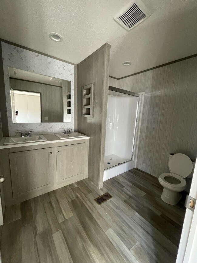 Photo - Crestwood MHC Apartments