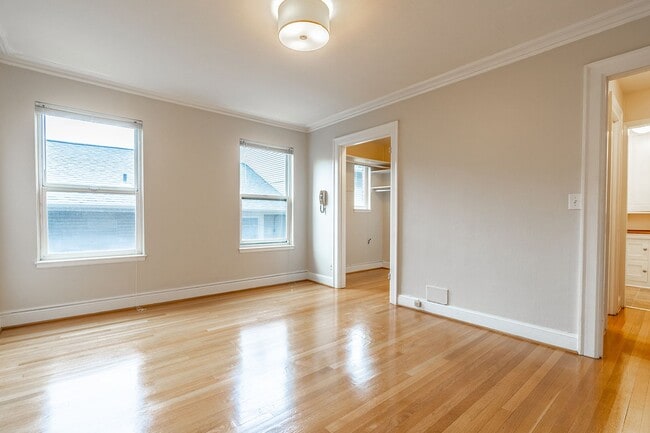 Photo - Lakeside Apartments