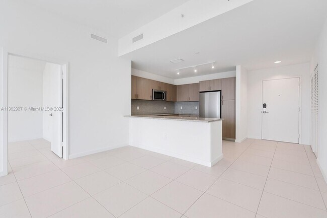 Photo - 5350 NW 84th Ave Unidad 1905