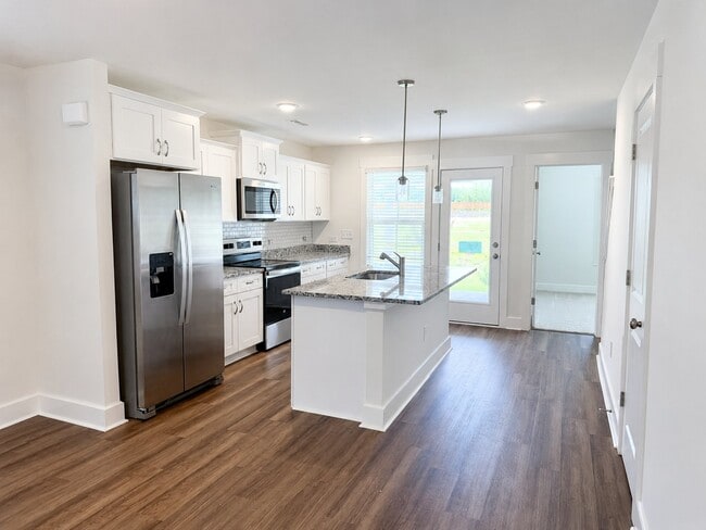 48 W Pioneer Wy