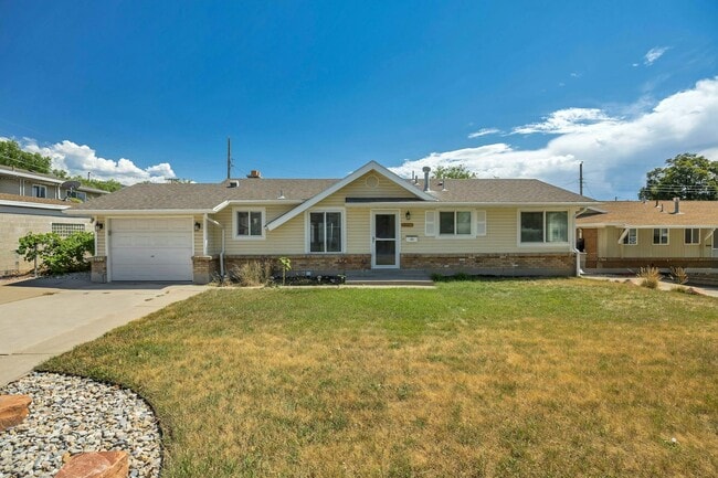 Photo - 225 W 750 S Casa