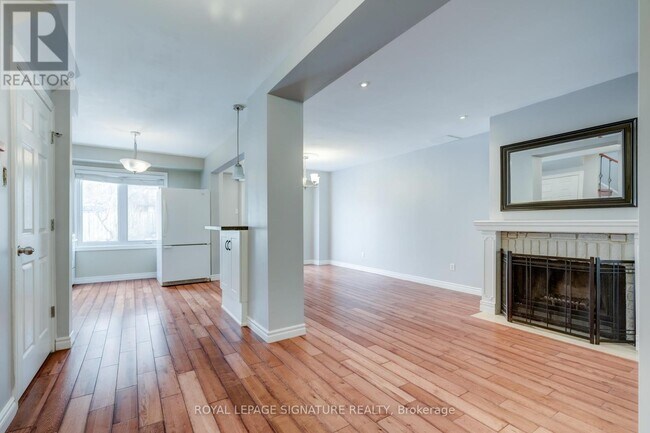 Photo - 6359 Plowmans Heath