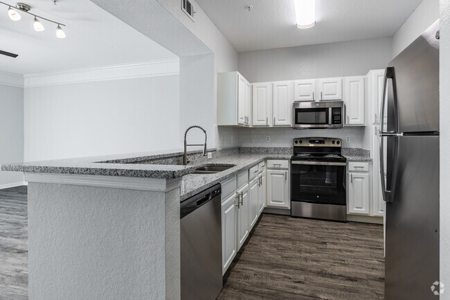 1 BR, 1 BA - 855SF