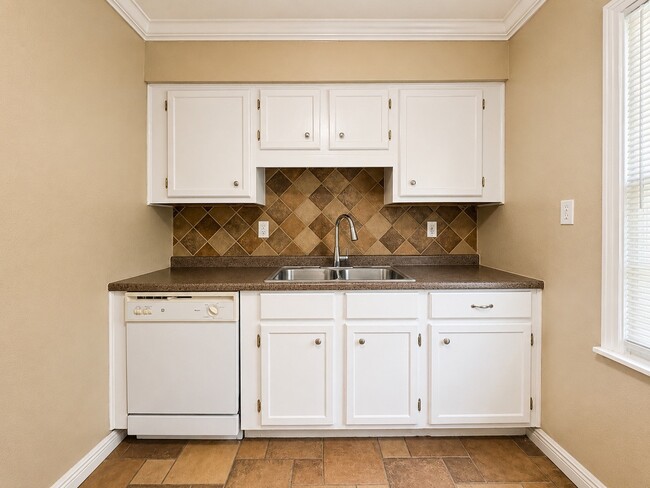 Photo - 6605 Westview Dr
