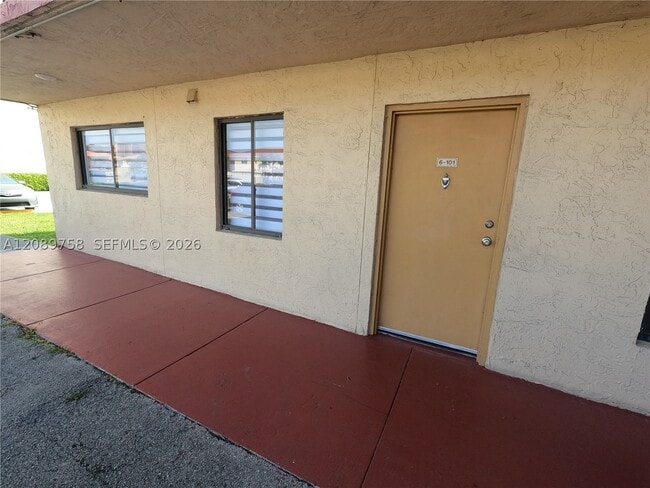 9911 W Okeechobee Rd Unit 1-101