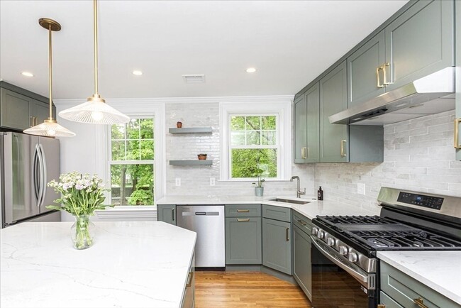Photo - 247 Hale St