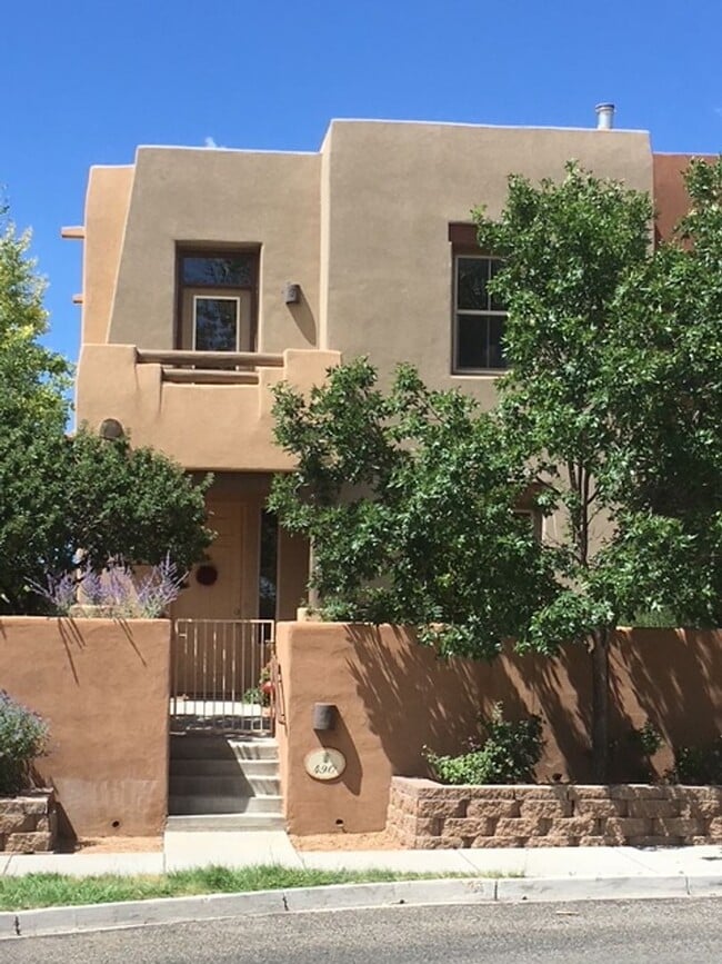 Beautiful Fully Furnished 2 Bedroom Townho... - Beautiful Fully Furnished 2 Bedroom Townho... Townhome