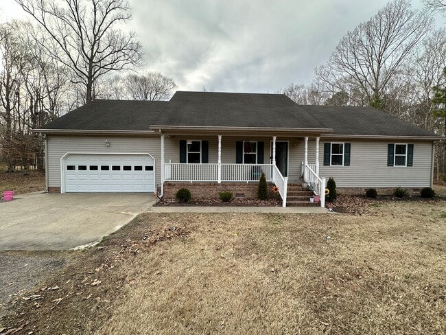 Building Photo - Elegant Waterfront Retreat