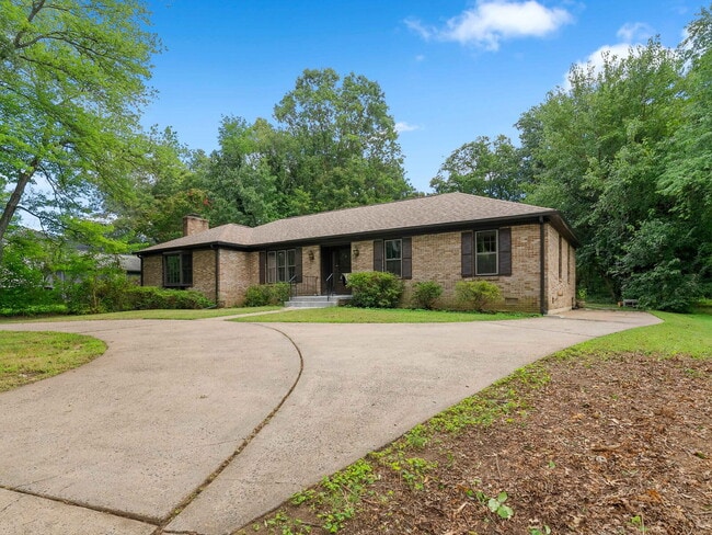 Building Photo - A Timeless Sanctuary Awaits Rental