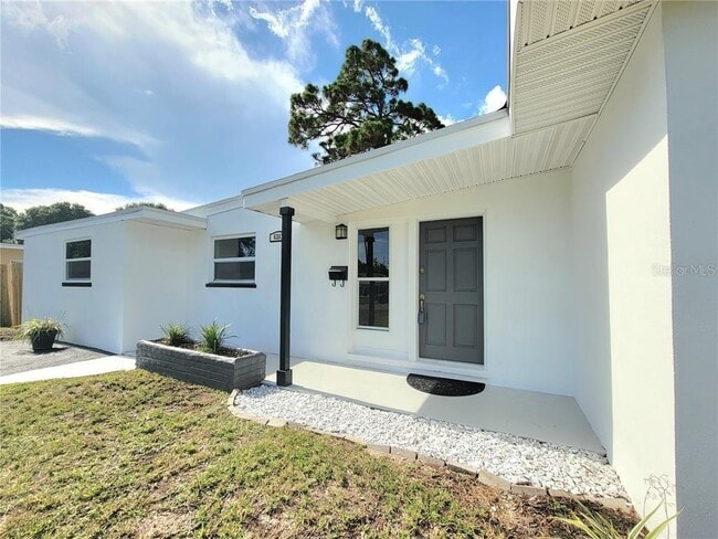 Photo - 6267 Hampton Dr N