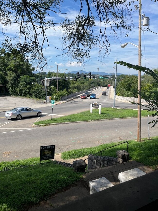 Photo - 809 Ferdinand Ave SW Unidad Apt. B