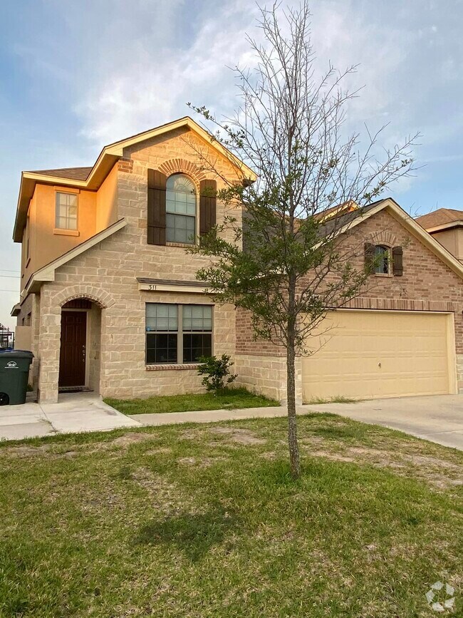 Building Photo - 311 Silverleaf Oak Rental