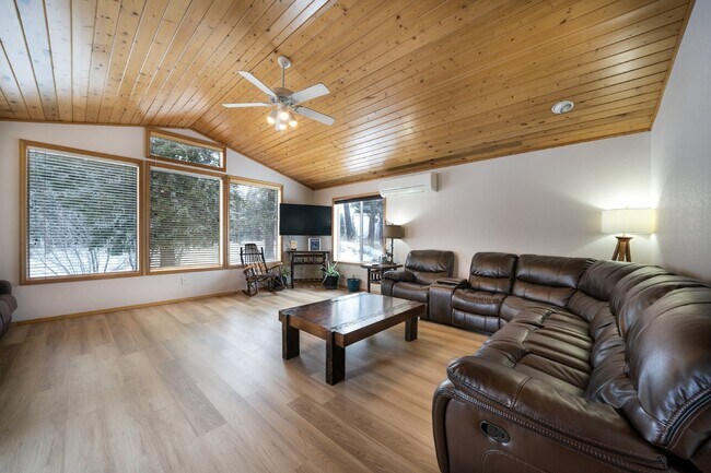 Internet & Utilities included! 3 bedroom, ... - Internet & Utilities included! 3 bedroom, ... Apartment