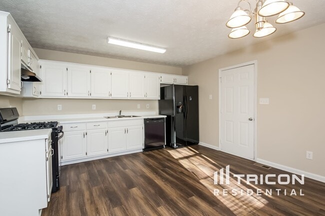 Photo - 325 Barr Cir