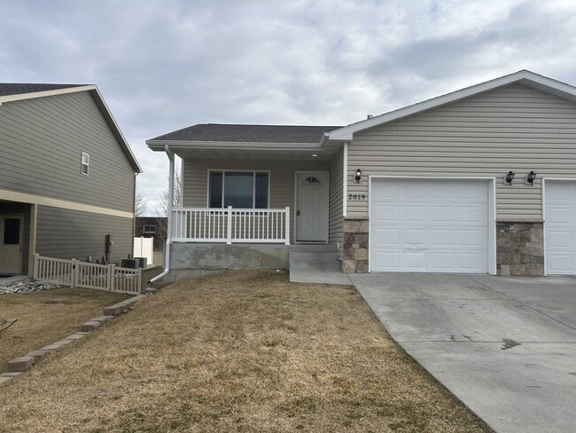 Building Photo - 2019 Lake Hills Dr