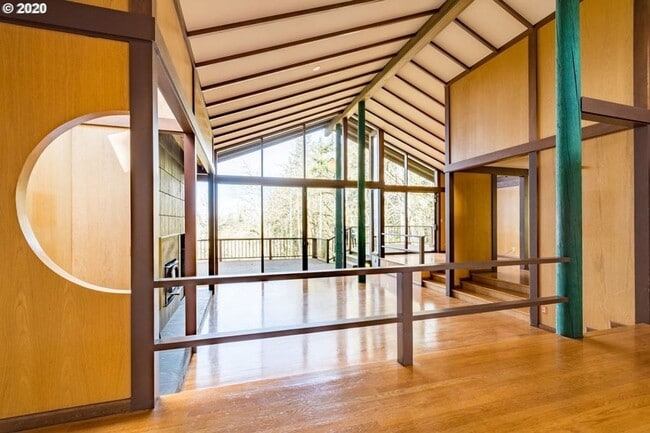 Secluded 3 bedroom home - Secluded 3 bedroom home