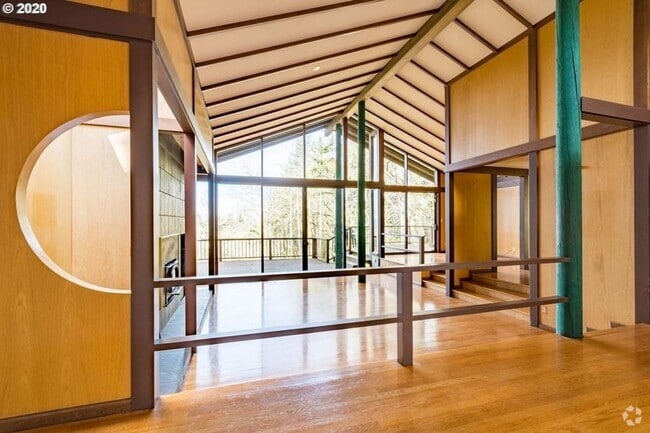 Building Photo - Secluded 3 bedroom home