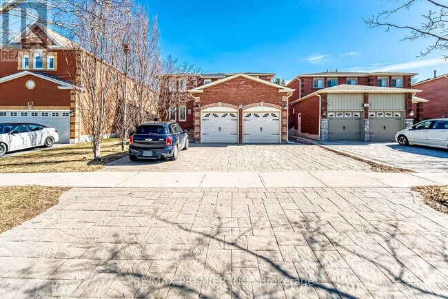 Photo - 133 Bernard Ave