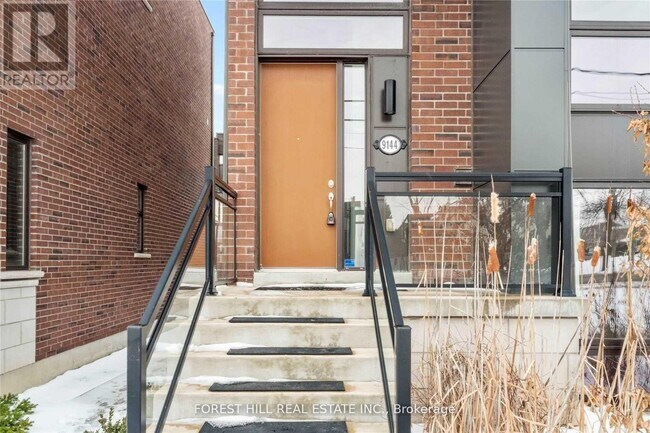 Photo - 9144 Bathurst St