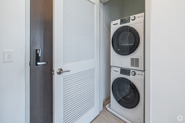 1BR, 1BA - 571SF - In-Unit Laundry - Winsor Place
