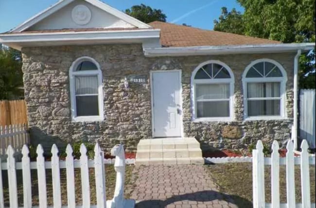 Building Photo - 1310 W 25th St