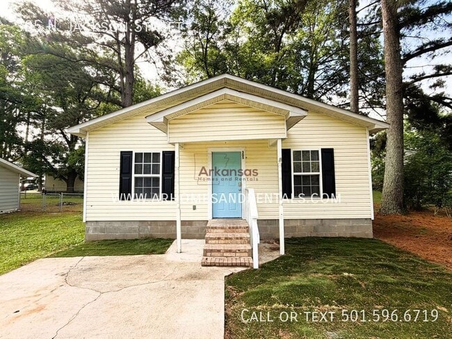 Building Photo - 305 N Jackson St