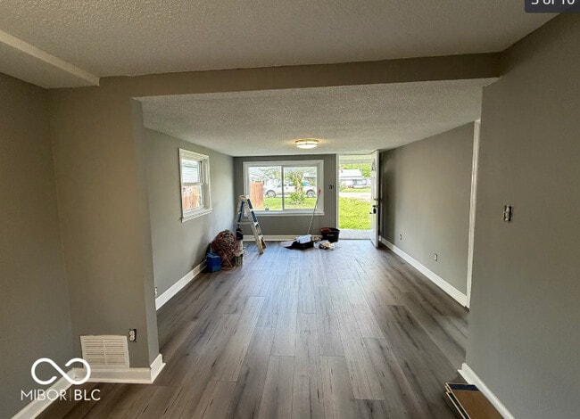 Photo - 610 Ingomar St