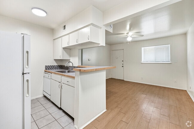 Unit 104 1 BR, 1BA - 550SF